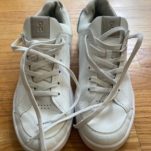 Men’s “Roger” On Running sneakers size 9.5